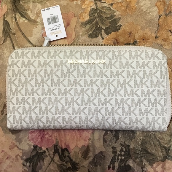 Michael Kors Handbags - Michael Kors Jet Set Travel extra large wallet.